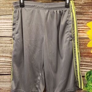 Mens Basketball shorts Size Medium gray/ yellow